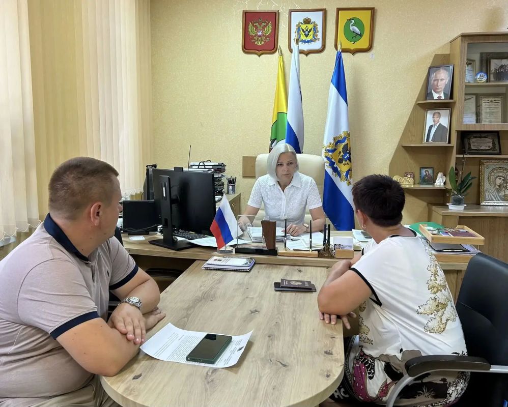 По поручению Губернатора Херсонской области Владимира Сальдо провела встречу с местной жительницей По поручению Губернатора Херсонской области Владимира Сальдо провела встречу с местной жительницей