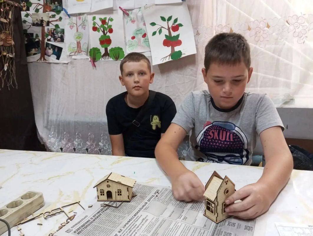 В селе Семихатка юные мастера построили свои первые деревянные дома В селе Семихатка юные мастера построили свои первые деревянные дома