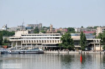 Доброе утро, Херсонщина!. Стоишь один ты у сухой дороги