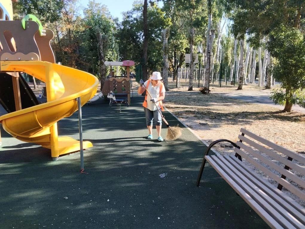 В Скадовске продолжаются плановые работы по благоустройству В Скадовске продолжаются плановые работы по благоустройству