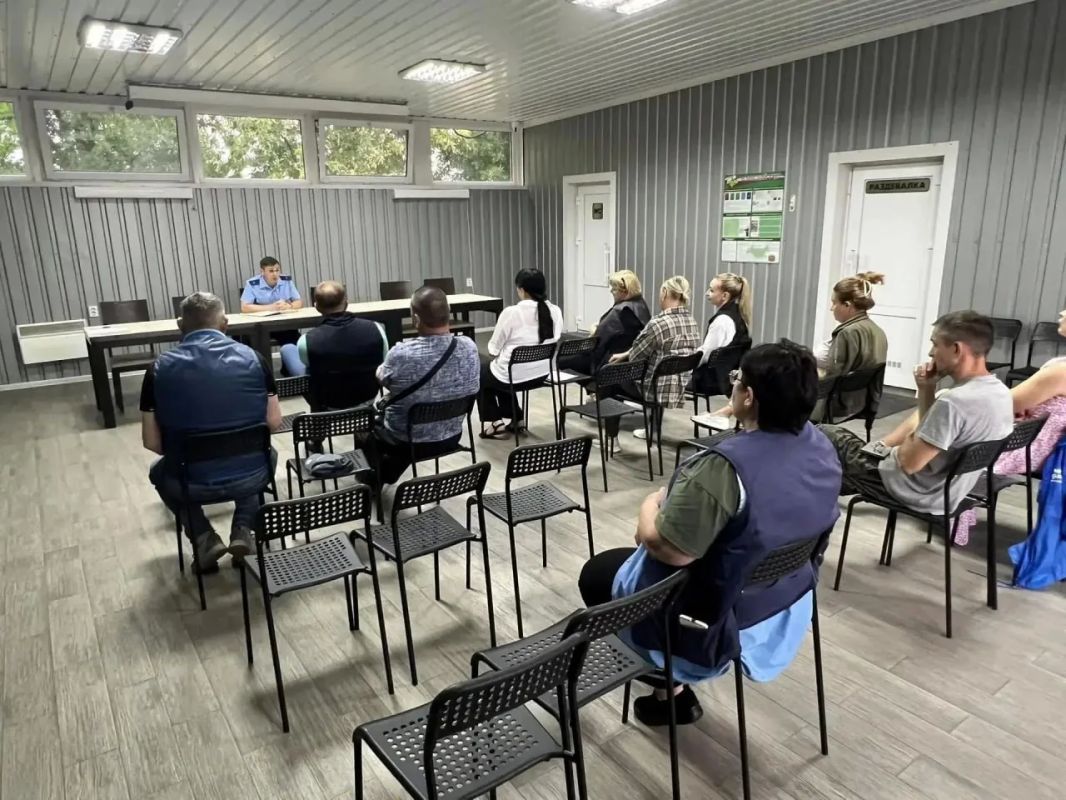 Прокурор Каховского округа провел выездной прием работников сельскохозяйственного предприятия