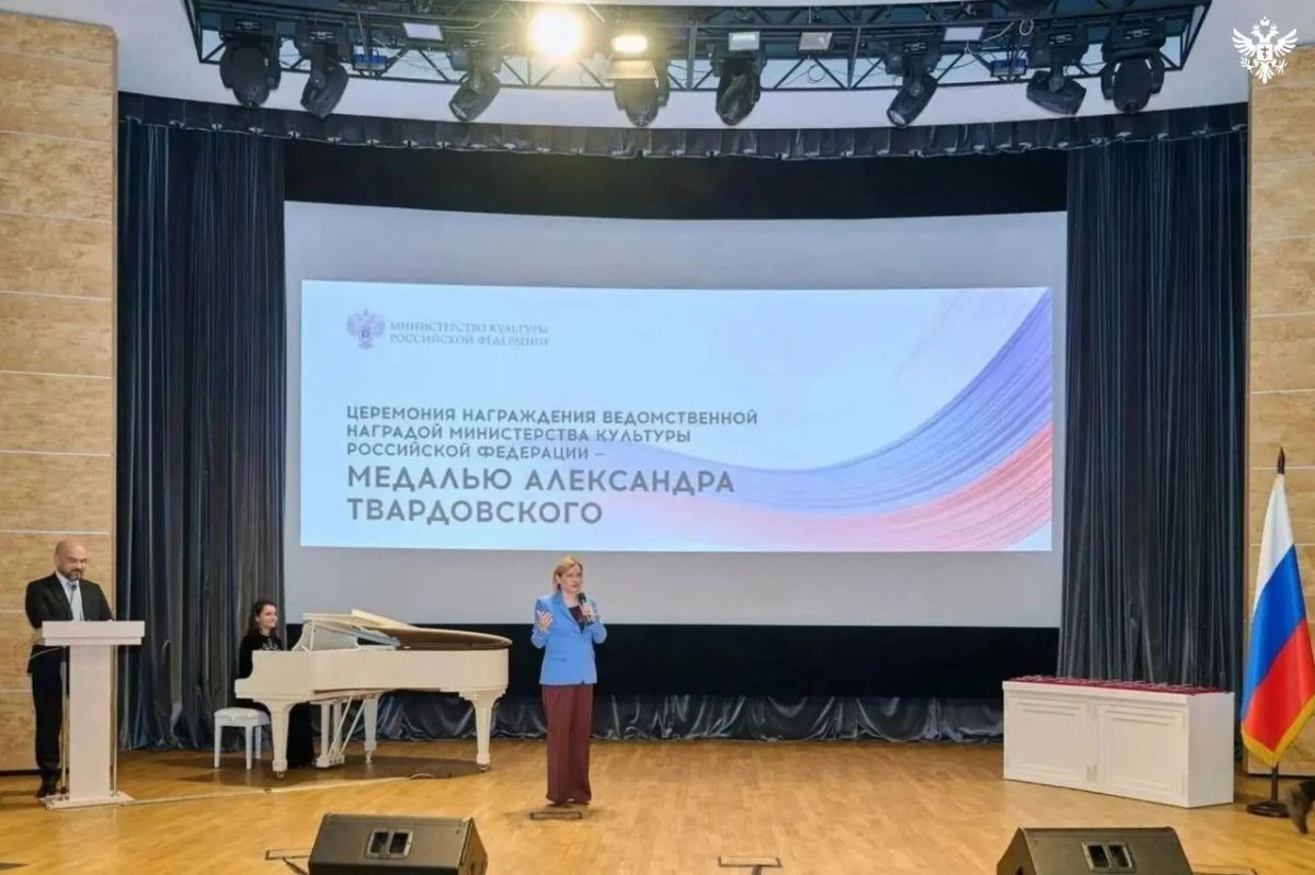 Херсонский дирижер Денис Карлов награжден медалью Твардовского Херсонский дирижер Денис Карлов награжден медалью Твардовского