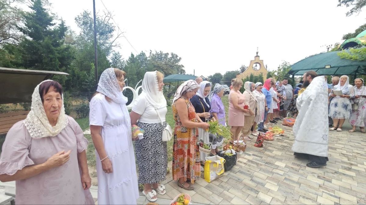 Праздник Преображения Господня в Скадовске: светлый день и благословенные плоды Праздник Преображения Господня в Скадовске: светлый день и благословенные плоды