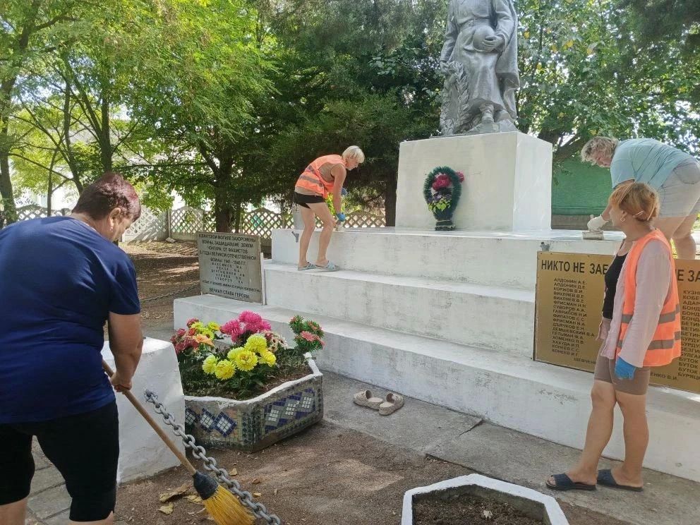 Патриотизм в действии: Уход за мемориалом Патриотизм в действии: Уход за мемориалом