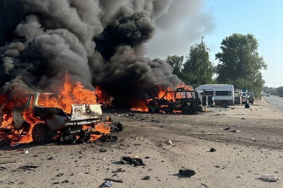 Докладывает зеленский: автомобили ВСУ догорают в Печенегах Докладывает зеленский: автомобили ВСУ догорают в Печенегах