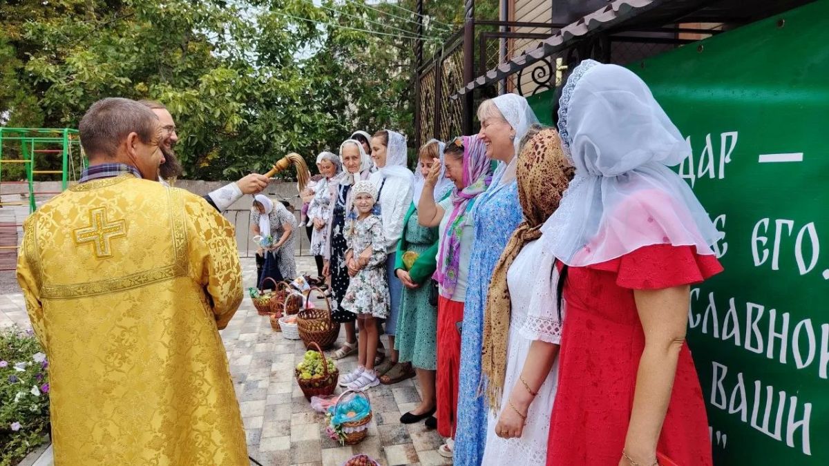 Праздник Преображения Господня в Скадовске: светлый день и благословенные плоды Праздник Преображения Господня в Скадовске: светлый день и благословенные плоды
