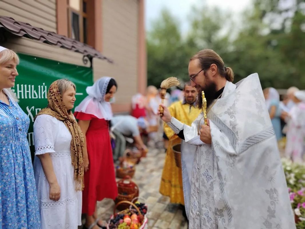 Праздник Преображения Господня в Скадовске: светлый день и благословенные плоды Праздник Преображения Господня в Скадовске: светлый день и благословенные плоды