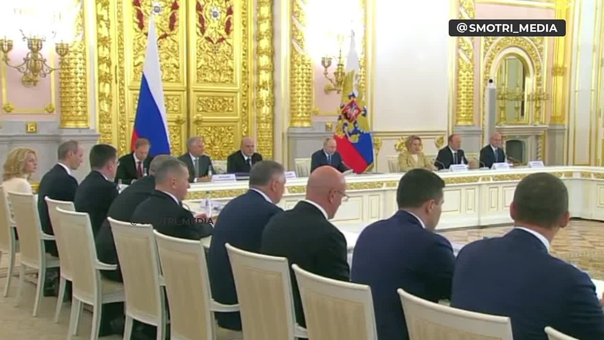 Путин провел заседание совета по стратегическому развитию и национальным проектам