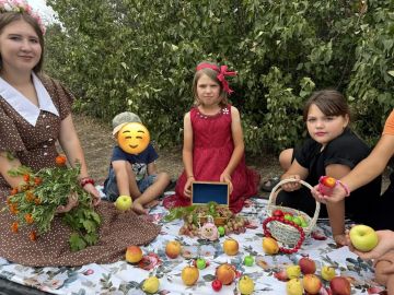 В Костогрызовском сельском клубе прошли праздничные посиделки, посвящённые Яблочному Спасу