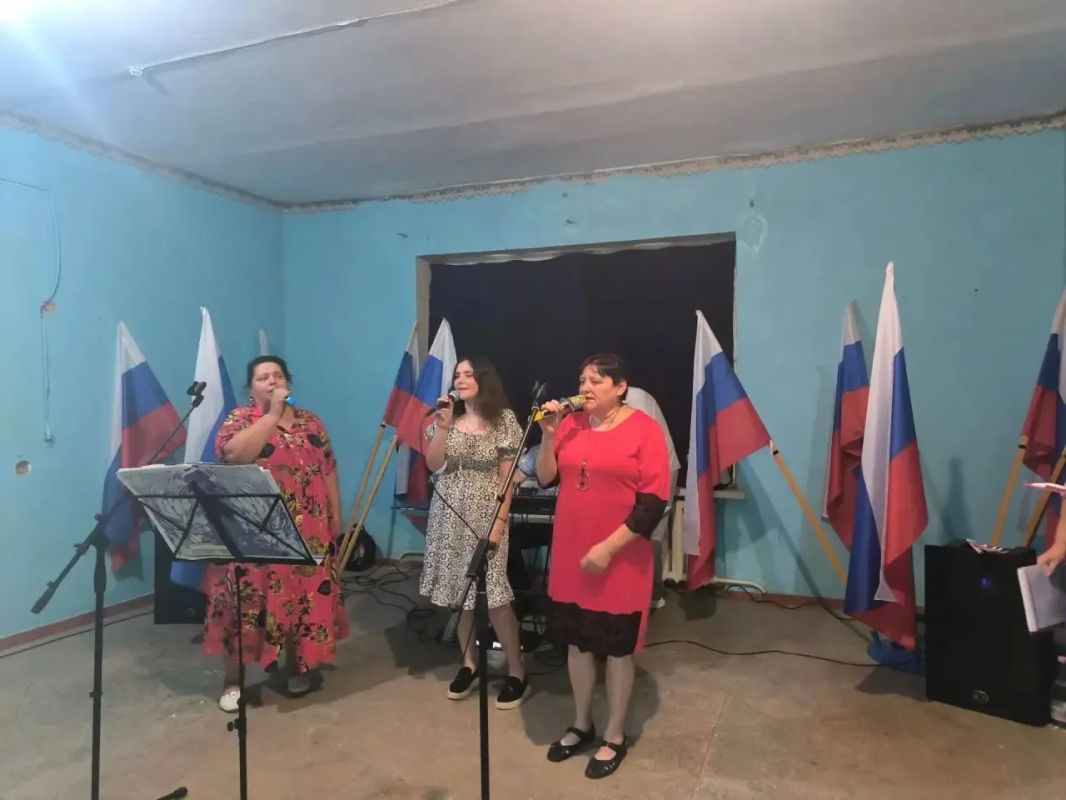В преддверии Дня флага России в Ивановке царила особенная атмосфера единства! В преддверии Дня флага России в Ивановке царила особенная атмосфера единства!