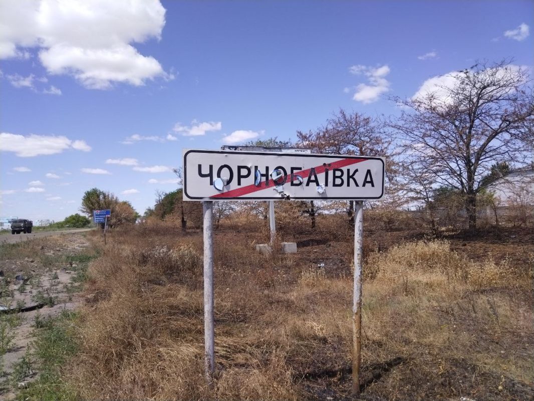 Укропропаганда завывает про то, что они устроили русне в Чернобаевке ад. Побывали в этом "аду" Укропропаганда завывает про то, что они устроили русне в Чернобаевке ад. Побывали в этом "аду"