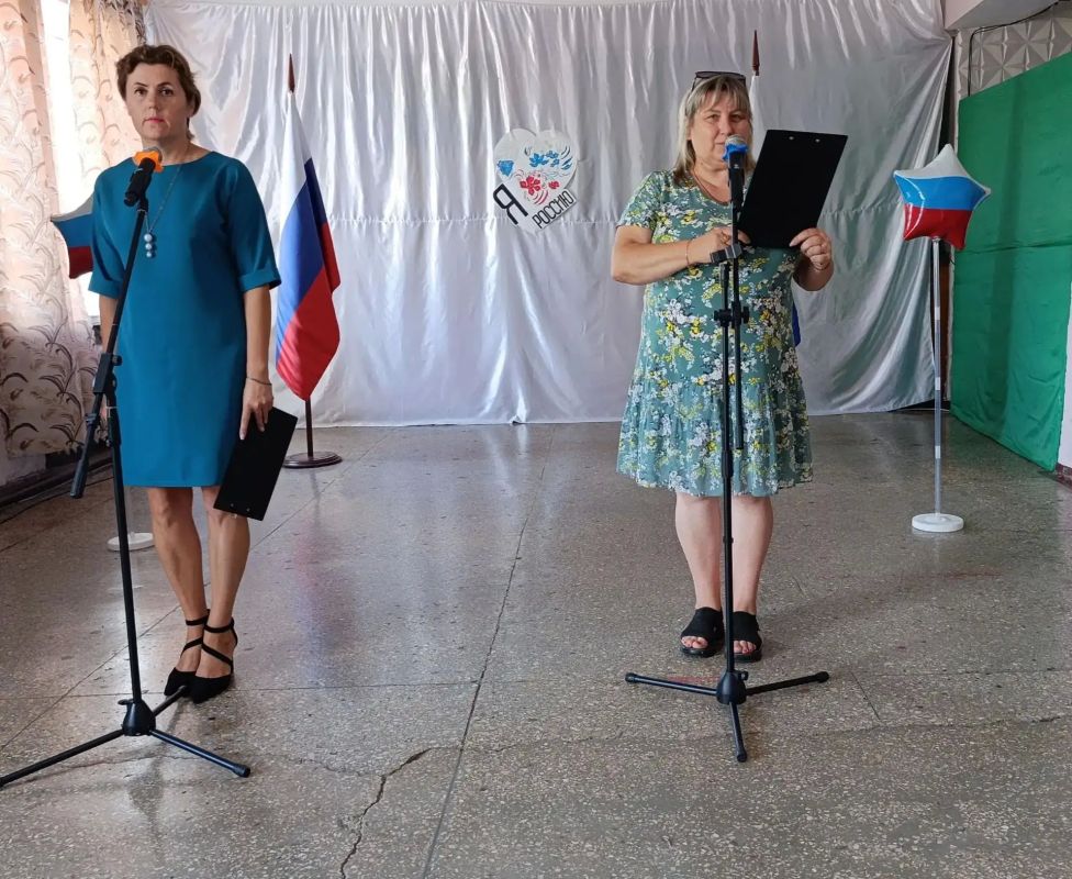 В Азовском прошло торжественное собрание «Российский триколор» В Азовском прошло торжественное собрание «Российский триколор»