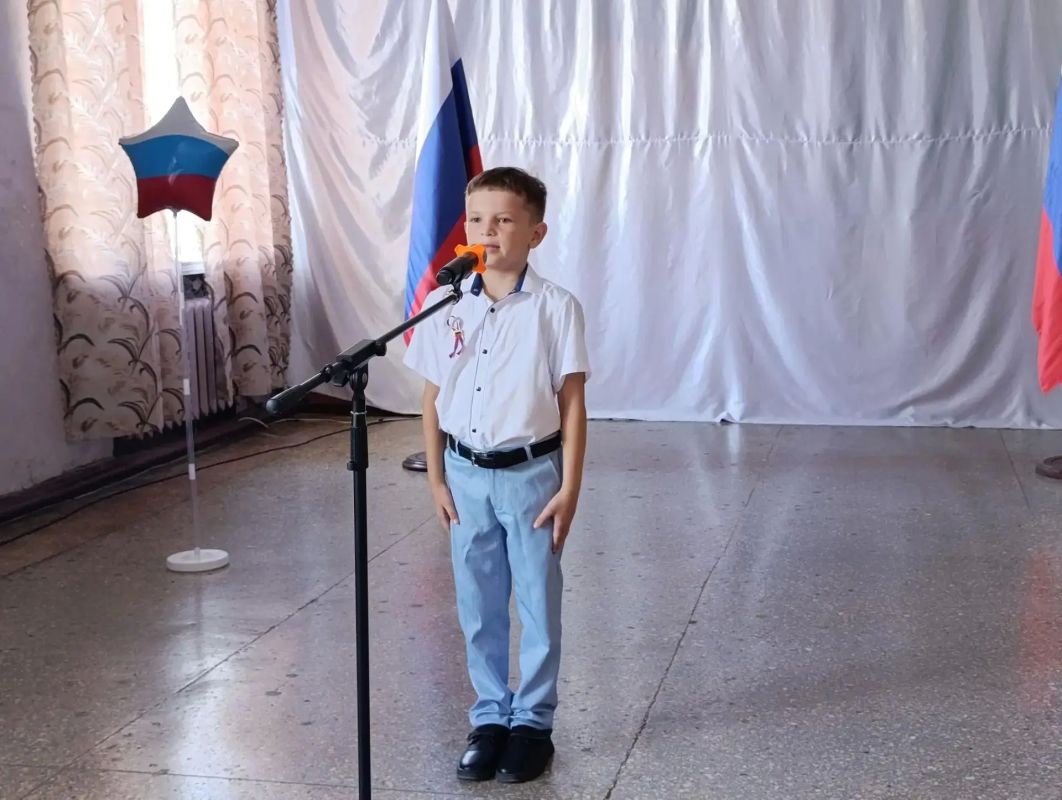 В Азовском прошло торжественное собрание «Российский триколор» В Азовском прошло торжественное собрание «Российский триколор»