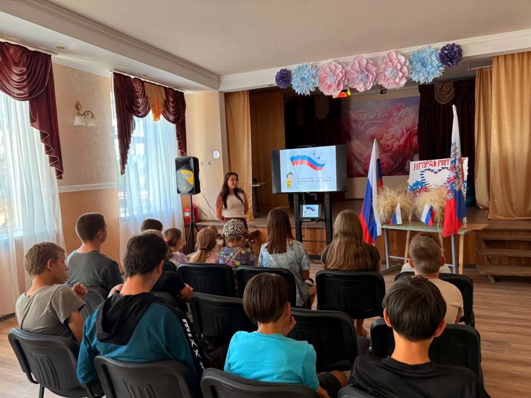 В Марьяновском сельском клубе прошло мероприятие посвящённое Дню государственного флага Российской Федерации! В Марьяновском сельском клубе прошло мероприятие посвящённое Дню государственного флага Российской Федерации!