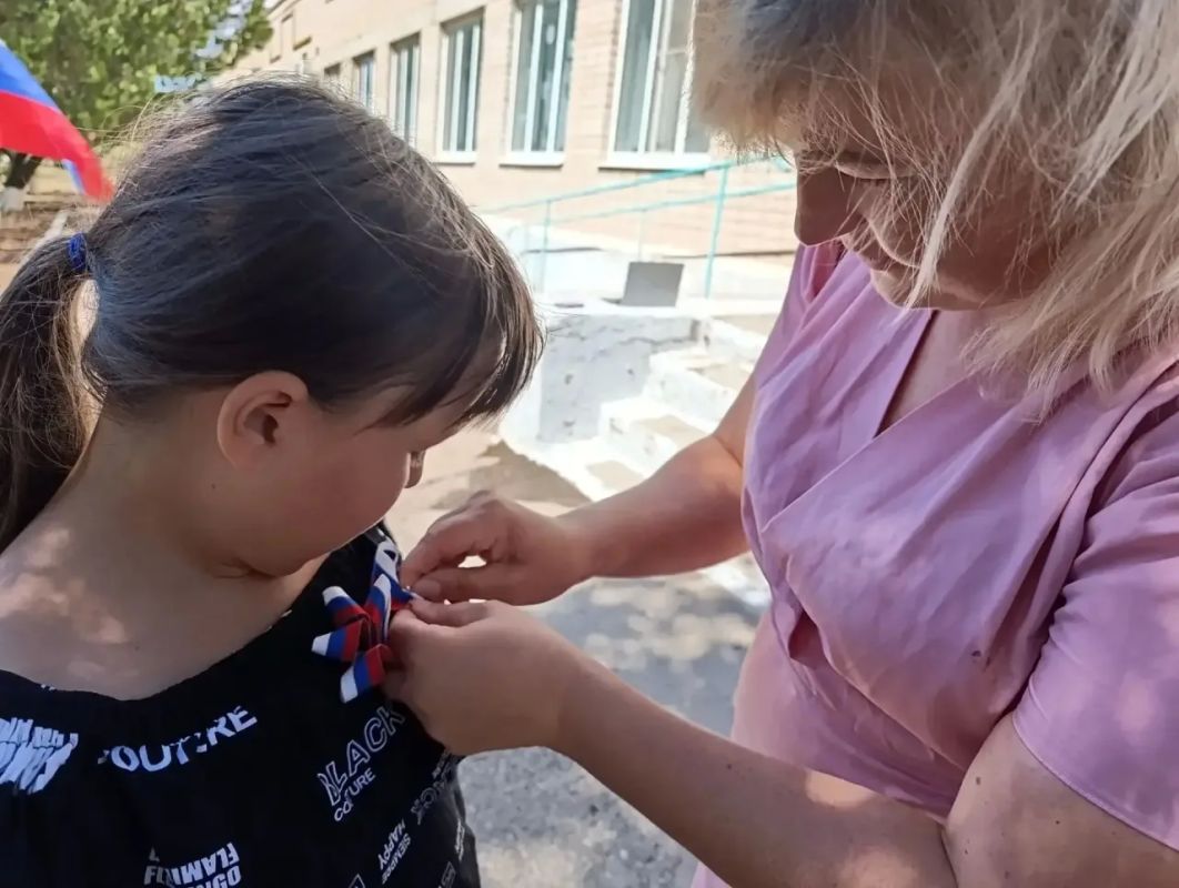 Сельский клуб села Ивановка провёл акцию «Лента триколор» Сельский клуб села Ивановка провёл акцию «Лента триколор»