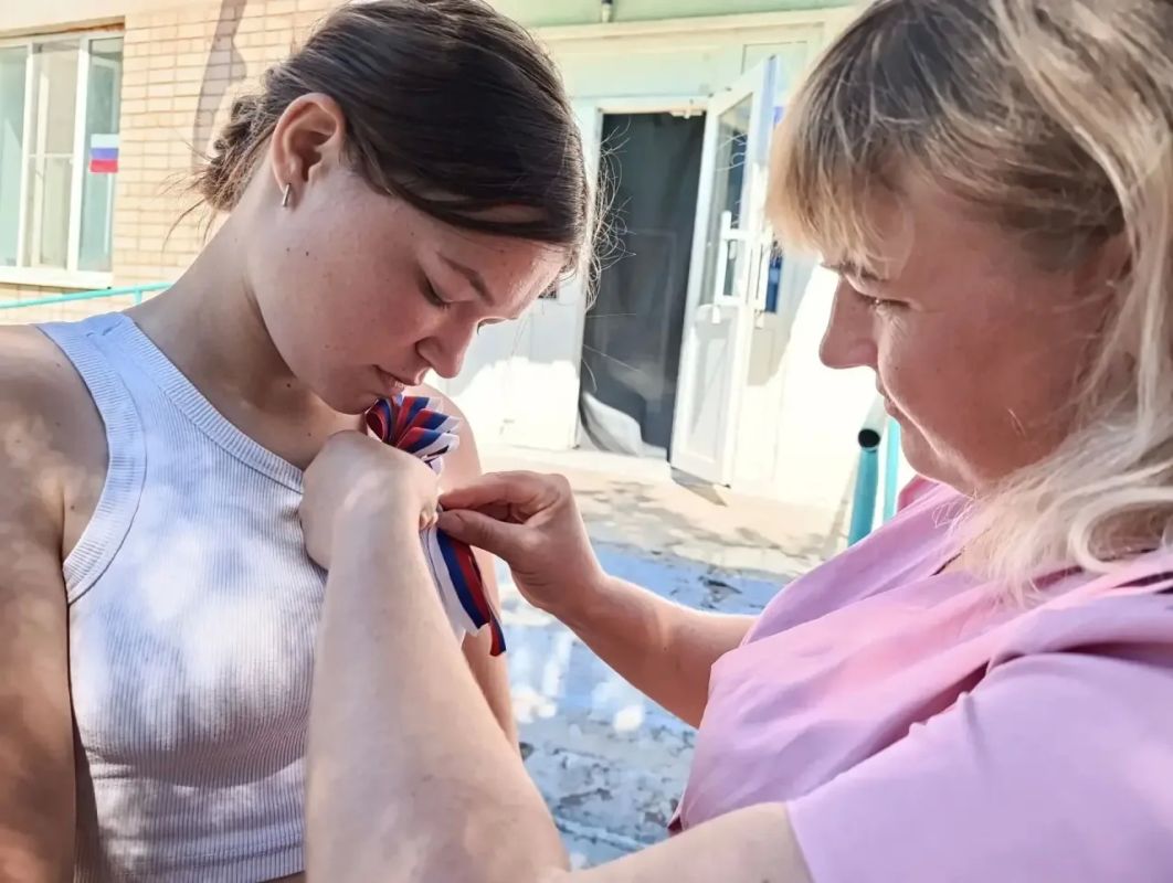 Сельский клуб села Ивановка провёл акцию «Лента триколор» Сельский клуб села Ивановка провёл акцию «Лента триколор»