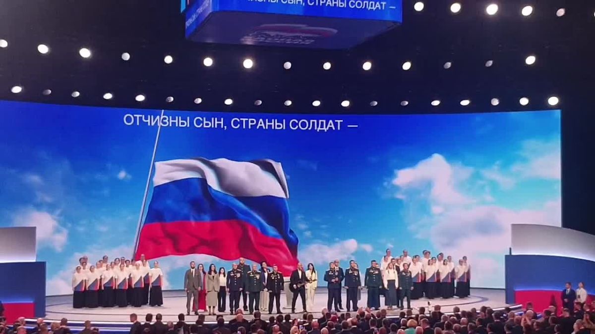 Павел Тропкин: Флаг моего государства: песню исполнили Денис Майданов и участники Съезда Единой России