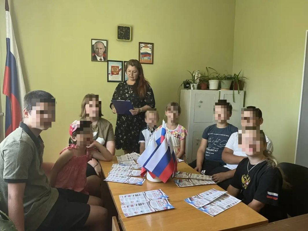 Дети — наше будущее!. В преддверии Дня Государственного флага Российской Федерации в селе Васильевка прошла тёплая и познавательная встреча с нашими юными жителями