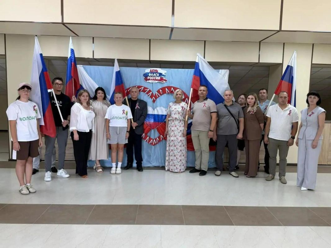 В Чаплинском округе прошло торжественное мероприятие в честь Дня флага Российской Федерации В Чаплинском округе прошло торжественное мероприятие в честь Дня флага Российской Федерации