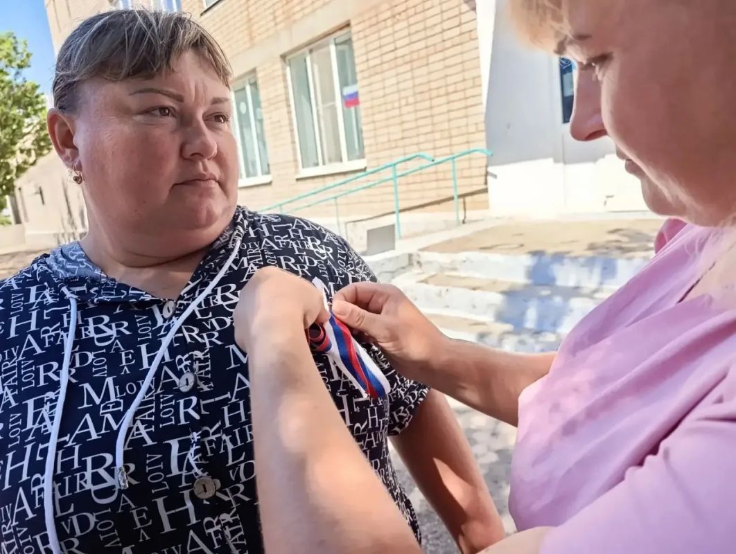 Сельский клуб села Ивановка провёл акцию «Лента триколор» Сельский клуб села Ивановка провёл акцию «Лента триколор»