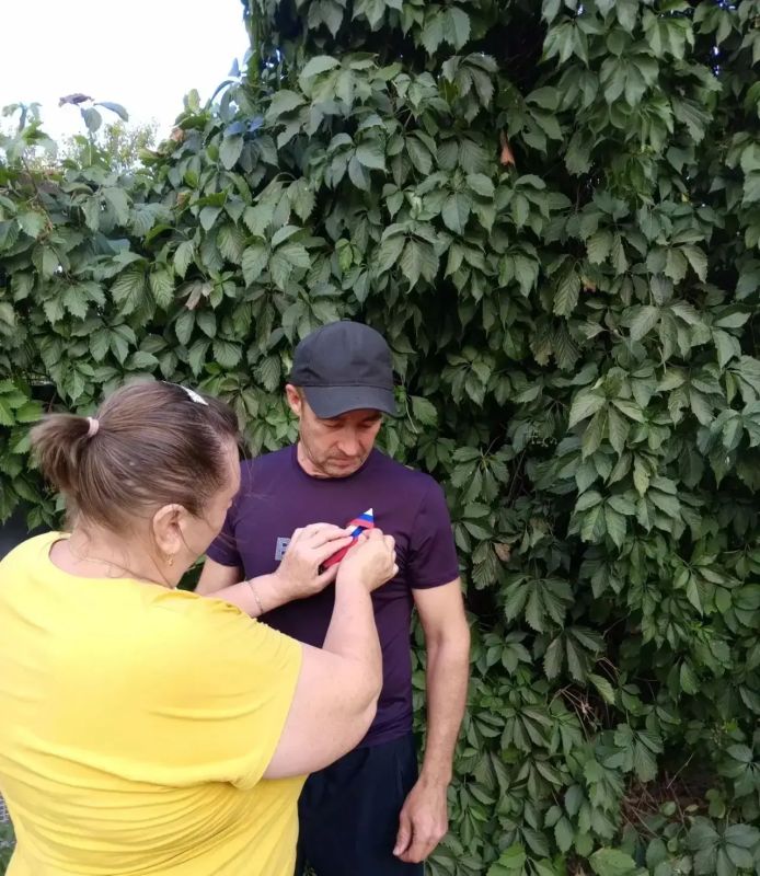 В Хлебодаровском сельском Доме культуры состоялось торжественное мероприятие, посвящённое Дню Государственного флага Российской Федерации В Хлебодаровском сельском Доме культуры состоялось торжественное мероприятие, посвящённое Дню Государственного флага Российской Федерации
