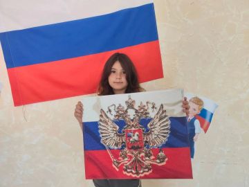 Юные патриоты из села Цукуры создали алмазную мозаику ко Дню Государственного флага России