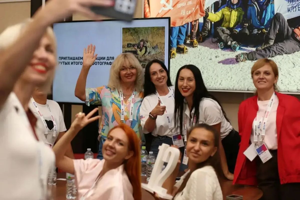 #ВокругФлага: 100 сердец Донбасса и Новороссии объединились в «Сенеже»! #ВокругФлага: 100 сердец Донбасса и Новороссии объединились в «Сенеже»!
