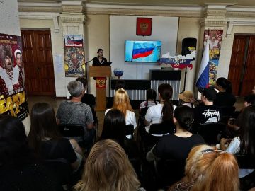 21 августа в Новоалексеевском Доме культуры состоялась тематическая программа ко Дню Государственного флага РФ «Флаг державы – символ славы», для участников художественной самодеятельности ДК