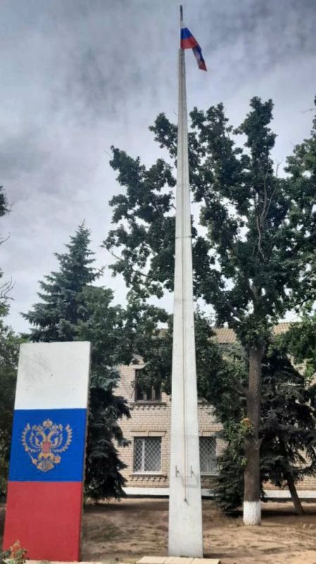 В Горностаевском муниципальном округе состоялось торжественное поднятие Государственного флага Российской Федерации