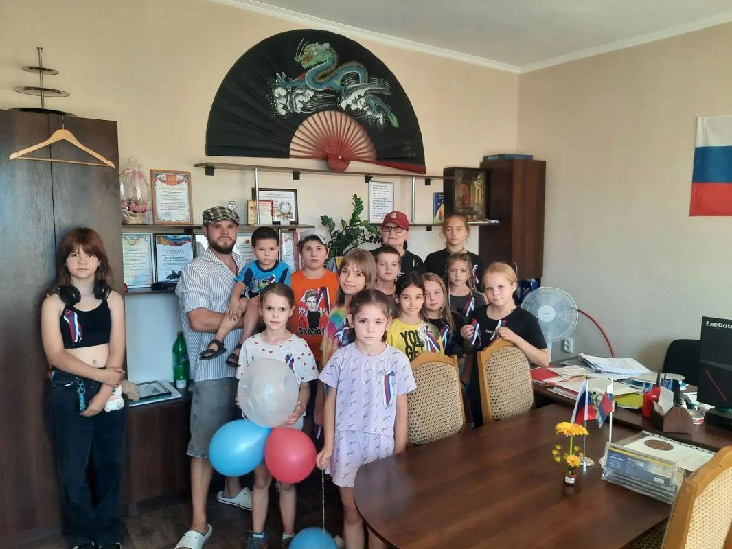 В Молодёжном центре города Каховки прошли конкурсы ко Дню Государственного флага России В Молодёжном центре города Каховки прошли конкурсы ко Дню Государственного флага России