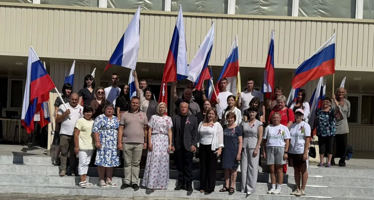 Сотрудники районных отделов ЗАГС Херсонской области приняли активное участие в праздновании Дня Государственного флага Российской Федерации, присоединившись к торжественным и познавательным мероприятия Сотрудники районных отделов ЗАГС Херсонской области приняли активное участие в праздновании Дня Государственного флага Российской Федерации, присоединившись к торжественным и познавательным мероприятия