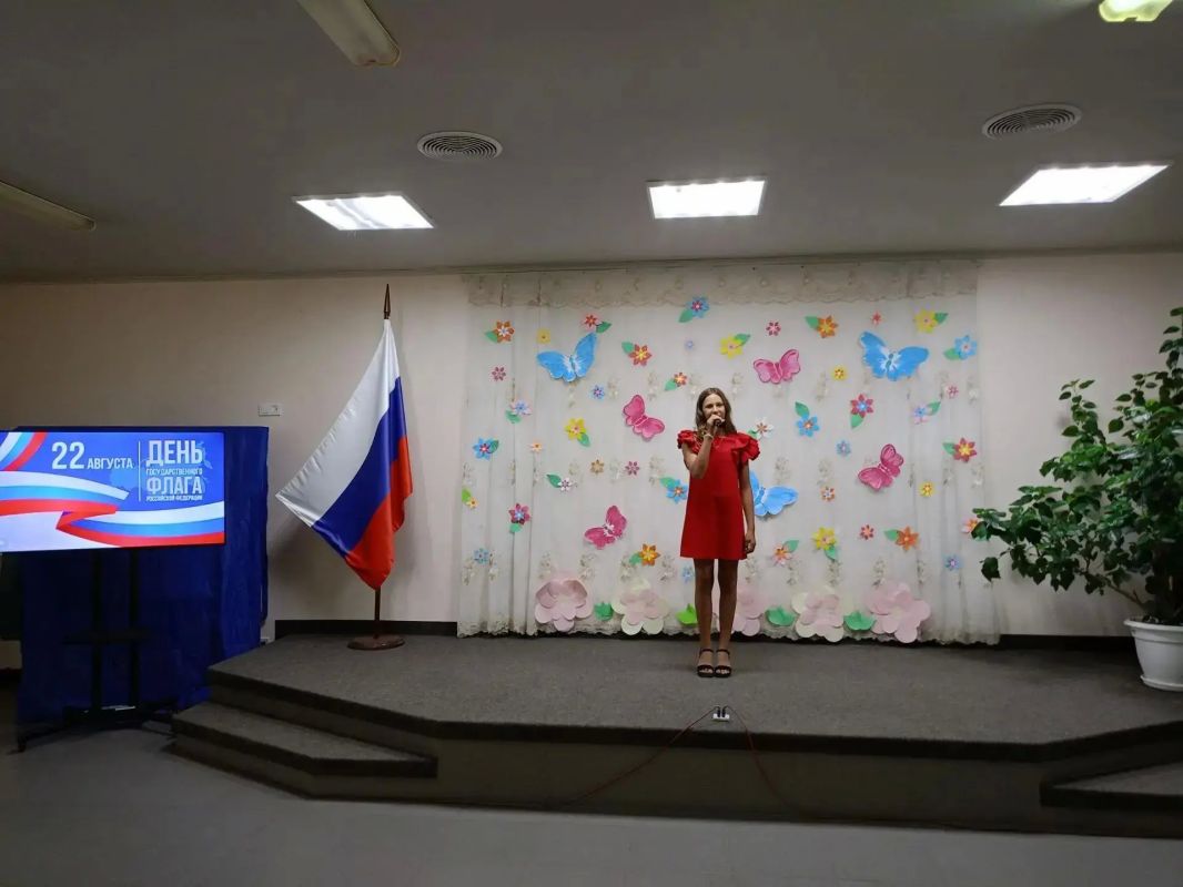 «В Красном отметили День Государственного флага России» «В Красном отметили День Государственного флага России»