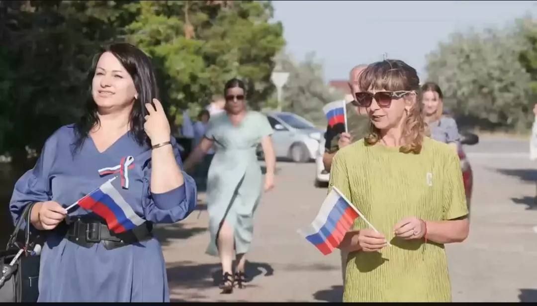 Депутаты Каховского Совета депутатов приняли участие во Всероссийской хоровой акции «Флаг моего государства" Депутаты Каховского Совета депутатов приняли участие во Всероссийской хоровой акции «Флаг моего государства"