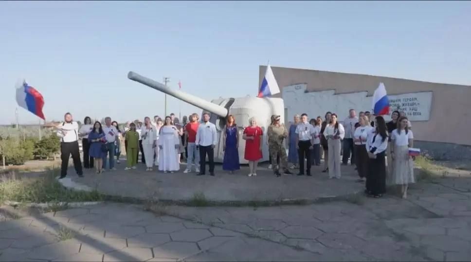 Депутаты Каховского Совета депутатов приняли участие во Всероссийской хоровой акции «Флаг моего государства" Депутаты Каховского Совета депутатов приняли участие во Всероссийской хоровой акции «Флаг моего государства"