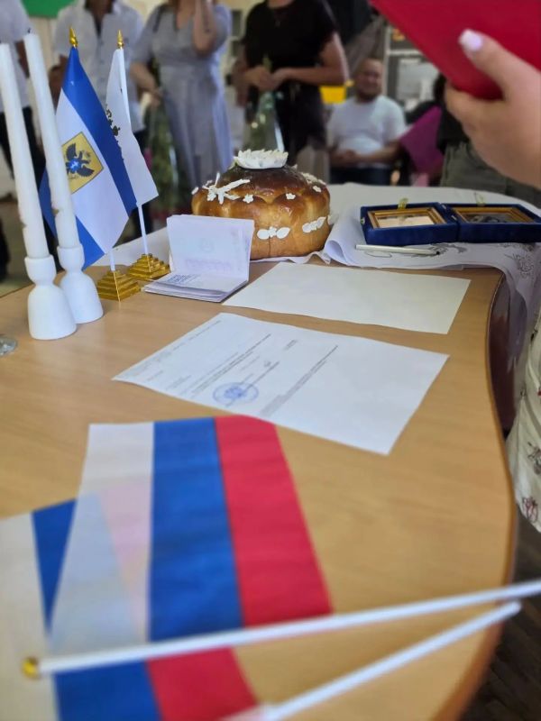 В Новотроицком ЗАГСе в преддверии и в День Государственного флага РФ прошли торжественные регистрации браков В Новотроицком ЗАГСе в преддверии и в День Государственного флага РФ прошли торжественные регистрации браков