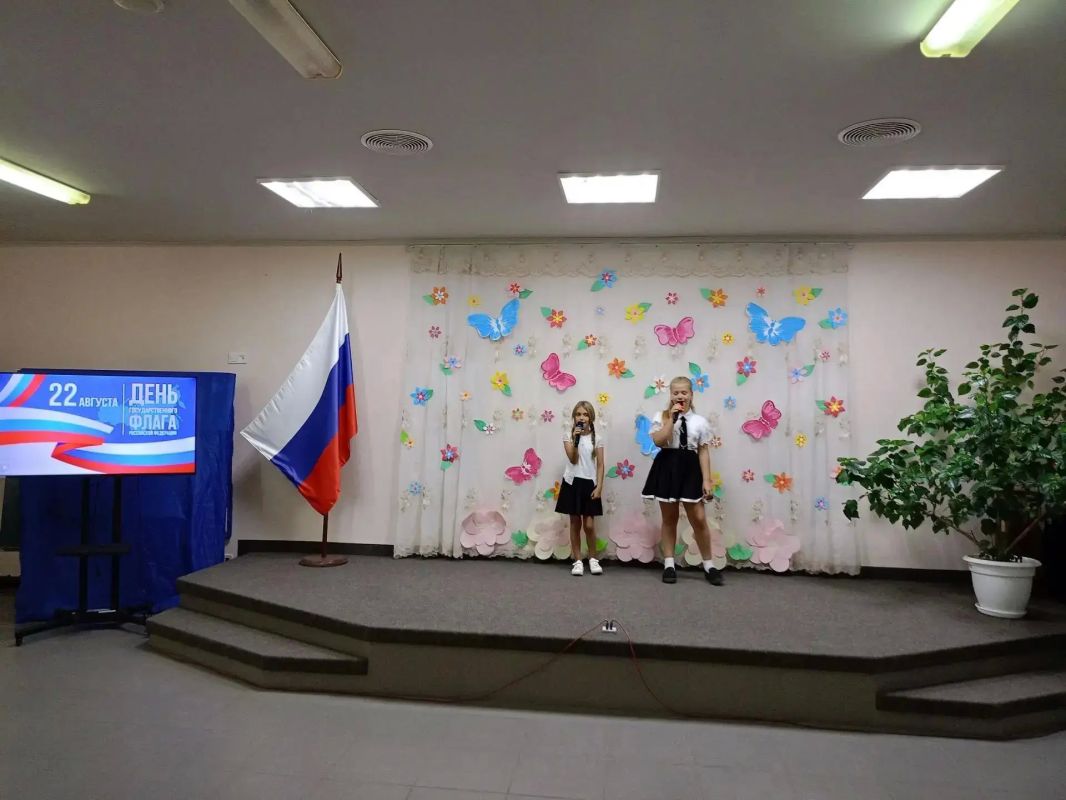 «В Красном отметили День Государственного флага России» «В Красном отметили День Государственного флага России»
