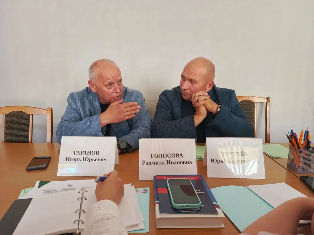 Дорогие друзья!. Выстраивать работу муниципалитетов в сегодняшних реалиях — это колоссальный труд, где нет права на ошибку и времени на долгую раскачку Дорогие друзья!. Выстраивать работу муниципалитетов в сегодняшних реалиях — это колоссальный труд, где нет права на ошибку и времени на долгую раскачку