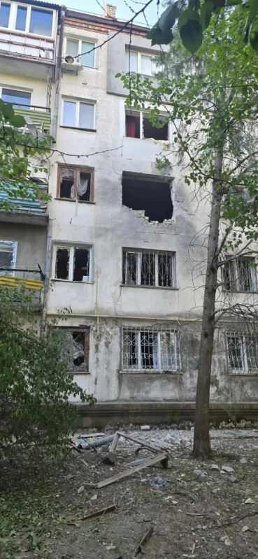 Последствия обстрела в городе Новая Каховка Последствия обстрела в городе Новая Каховка