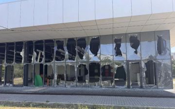В Новой Каховке после обстрела ВСУ повреждено здание МФЦ