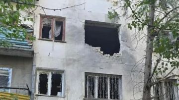 ВСУ обстреляли Новую Каховку, поврежден многоквартирный дом