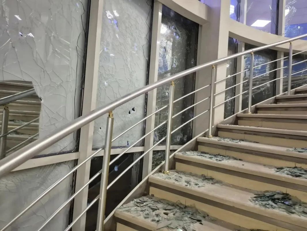 В результате террористической атаки со стороны киевского режима повреждено здание регионального отделения партии «Единая Россия» в Мелитополе — Балицкий В результате террористической атаки со стороны киевского режима повреждено здание регионального отделения партии «Единая Россия» в Мелитополе — Балицкий