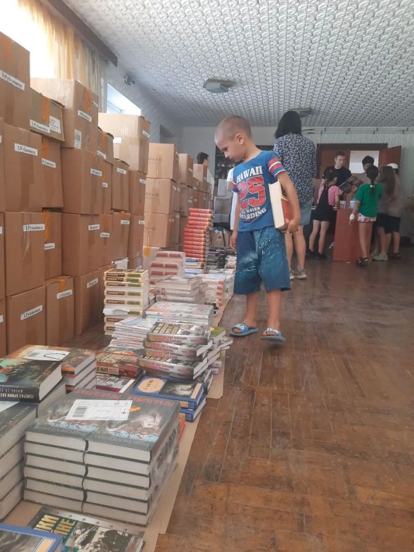 В Центральной районной библиотеке города Каховки состоялась познавательная игра «Найди книжку по обложке» в рамках акции «Книжный десант» В Центральной районной библиотеке города Каховки состоялась познавательная игра «Найди книжку по обложке» в рамках акции «Книжный десант»
