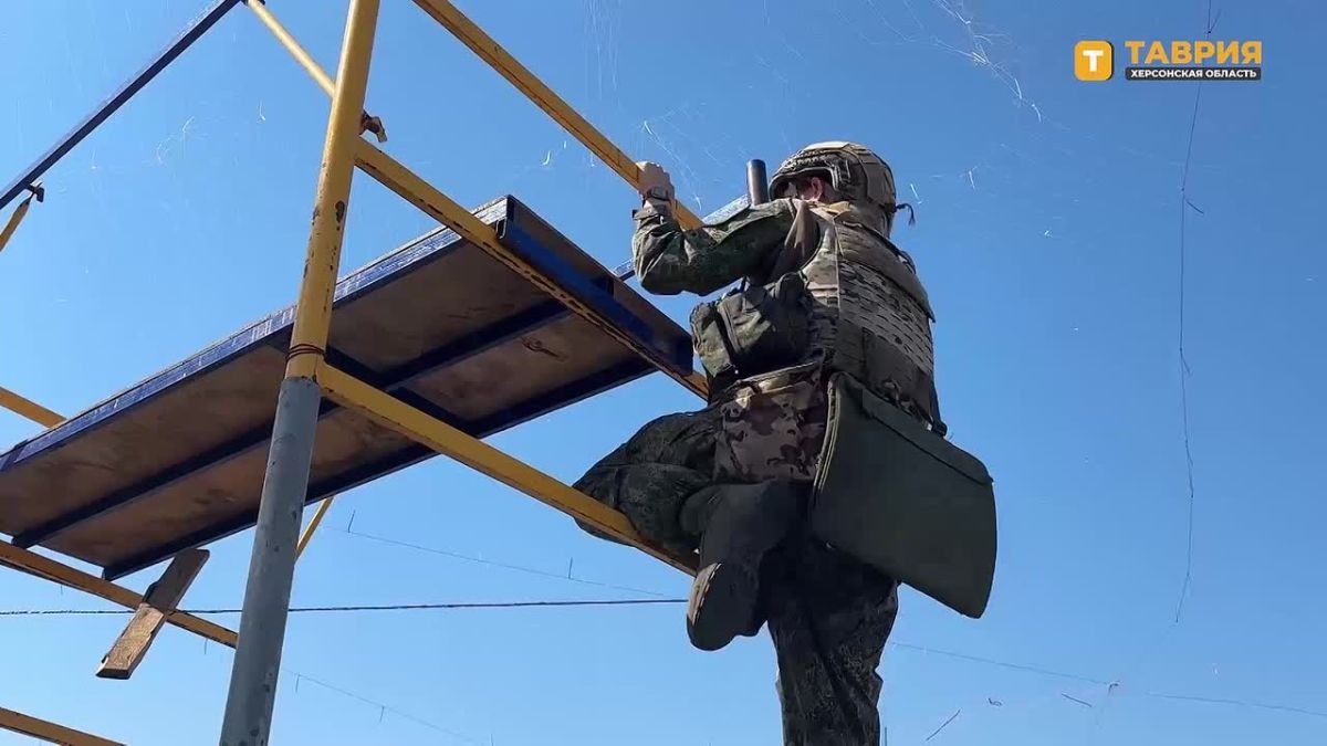 Более 200 километров антидроновых коридоров оборудовано военными инженерами группировки "Днепр" в Херсонской области