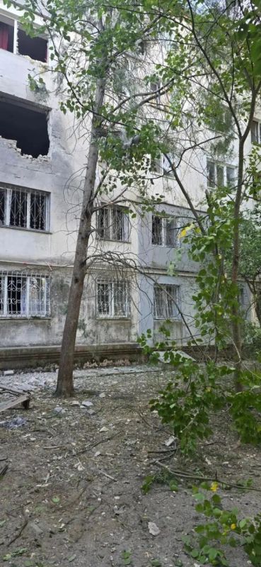 Последствия обстрела в городе Новая Каховка Последствия обстрела в городе Новая Каховка