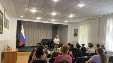 Триколор в искусстве: как в Скадовске отметили День Государственного флага