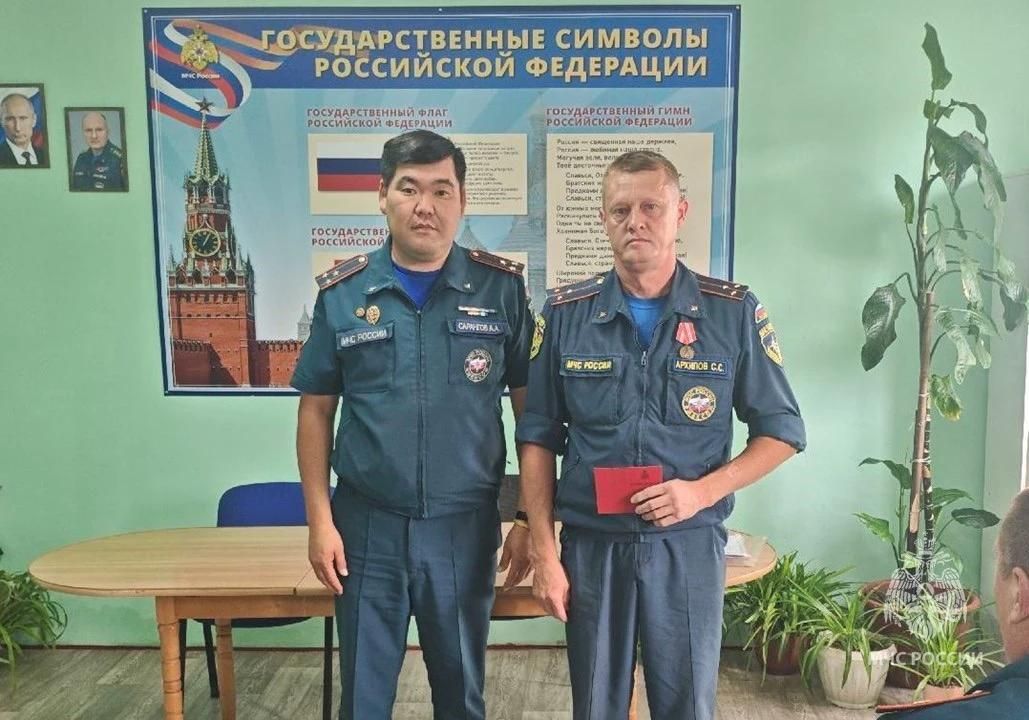 Пожарные МЧС Херсонской области получили медали "За спасение на пожаре" за мужество в селе Хорлы Пожарные МЧС Херсонской области получили медали "За спасение на пожаре" за мужество в селе Хорлы
