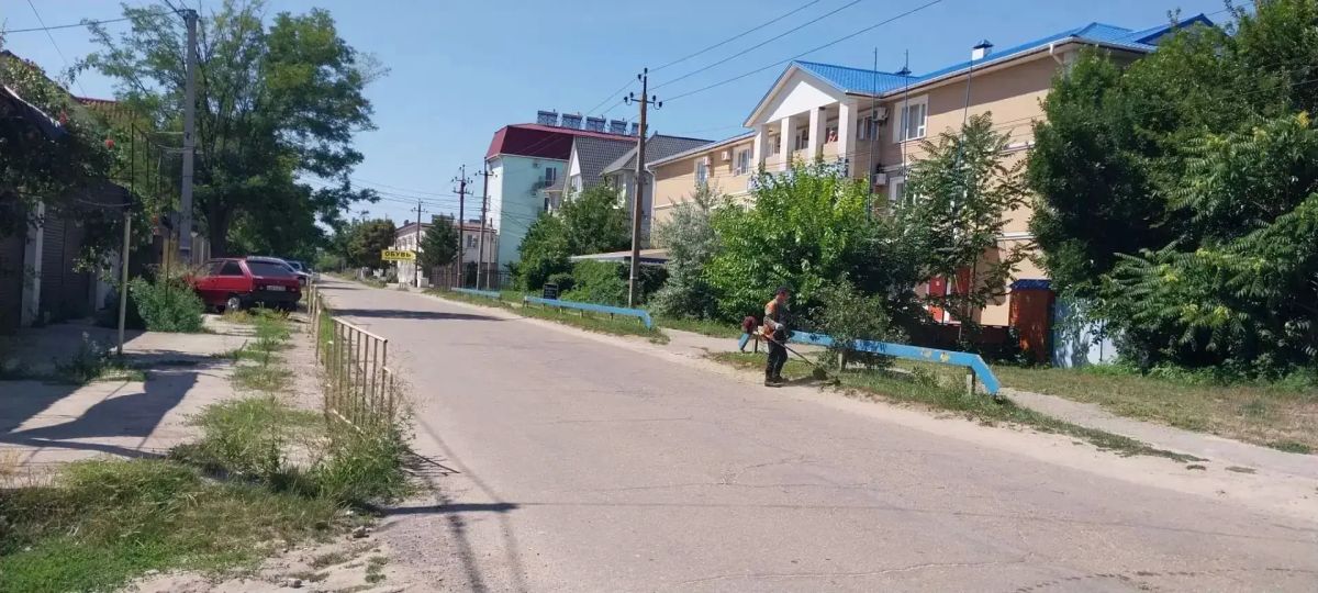Работы по благоустройству продолжаются в селе Железный Порт Работы по благоустройству продолжаются в селе Железный Порт