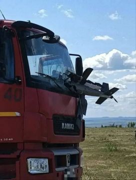 Ничего необычного, просто Hornet застрял в кабине "Камаза" на трассе Р-280 "Новороссия"