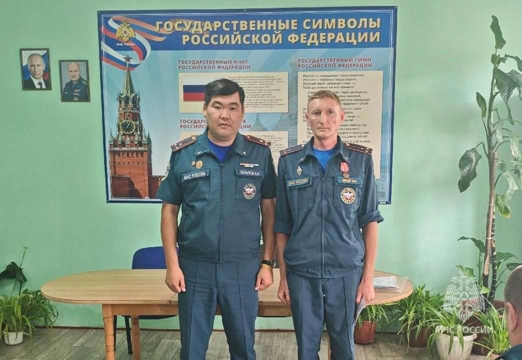 Пожарные МЧС Херсонской области получили медали "За спасение на пожаре" за мужество в селе Хорлы Пожарные МЧС Херсонской области получили медали "За спасение на пожаре" за мужество в селе Хорлы