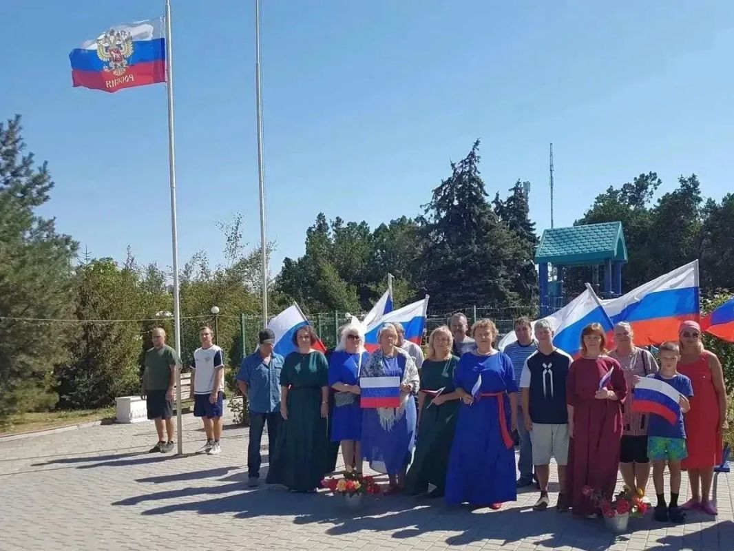Мастер-класс по борьбе стал главным событием Дня флага в Лазурном Мастер-класс по борьбе стал главным событием Дня флага в Лазурном